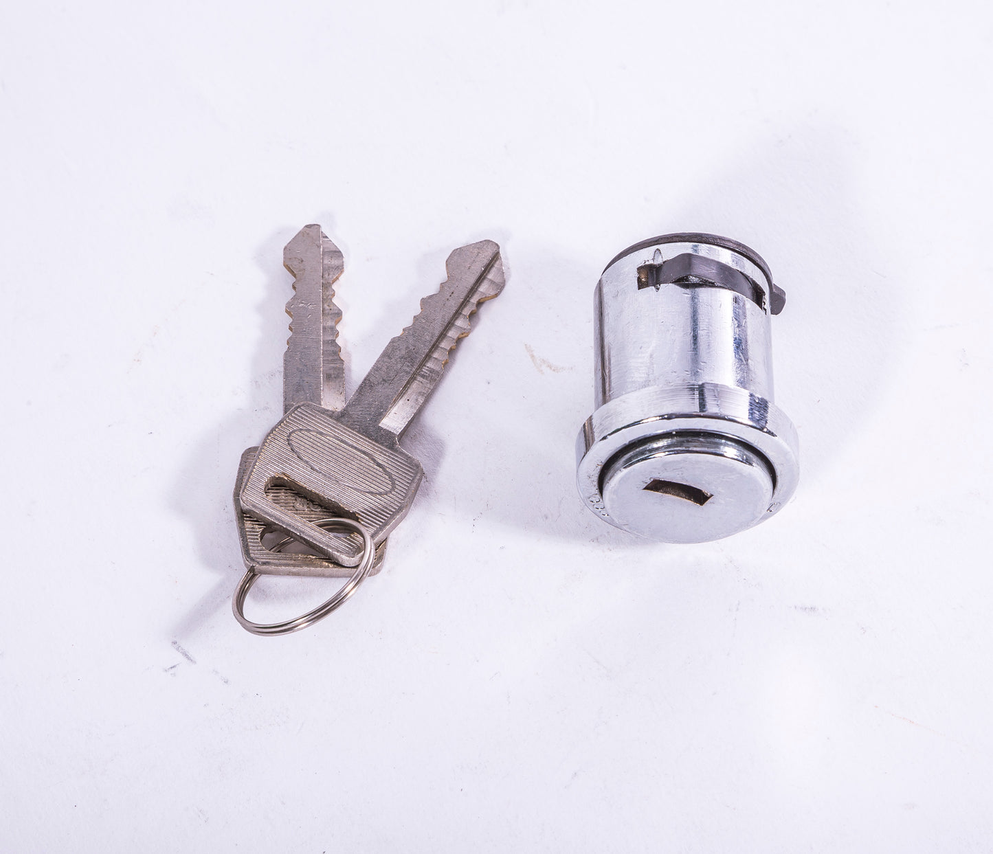 IGNITION BARREL AND KEY XC-G TO 9/93 AND F100